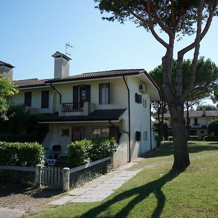 Relax In Our Charming Villa With Private Garden Porto Santa Margherita di Caorle Exterior foto