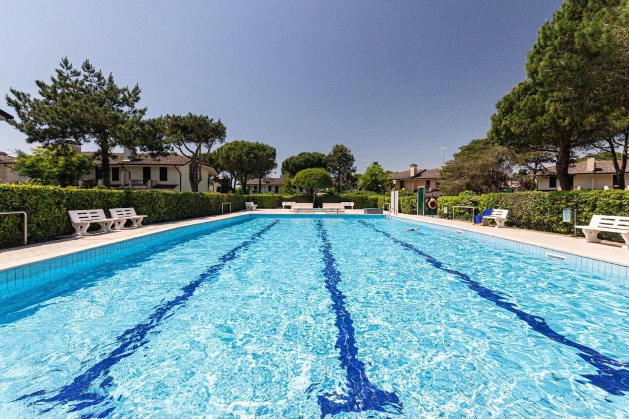 Relax In Our Charming Villa With Private Garden Porto Santa Margherita di Caorle Exterior foto